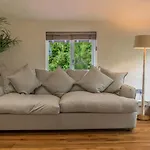 Quirky Retreats - The Coach House Дом отдыха *