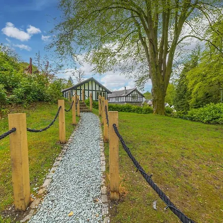 Quirky Retreats - The Coach House *