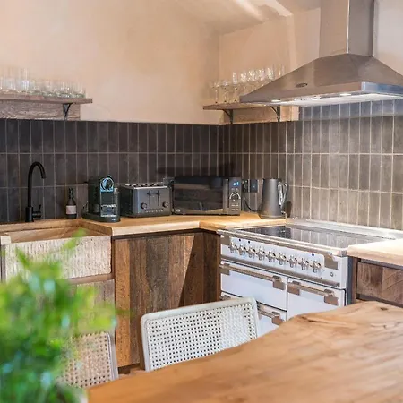 Quirky Retreats - The Coach House