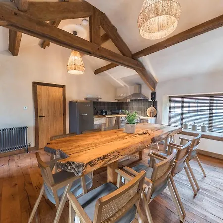 Quirky Retreats - The Coach House Holiday home *