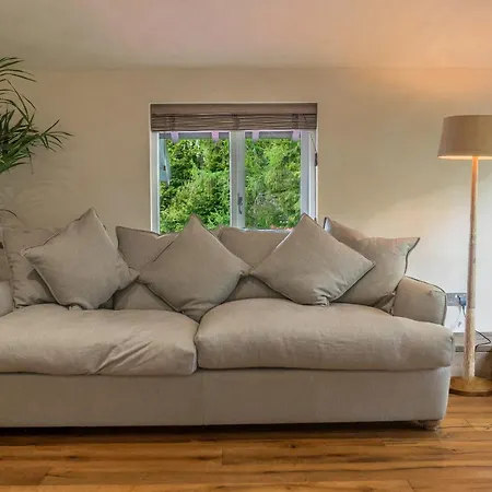 Quirky Retreats - The Coach House בית נופש *
