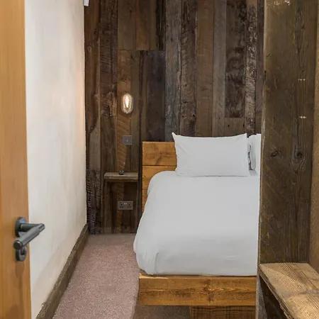 Quirky Retreats - The Coach House בית נופש