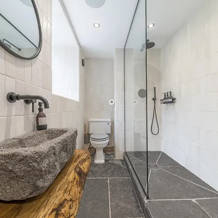 בית נופש Quirky Retreats - The Coach House