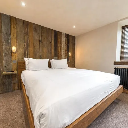 Quirky Retreats - The Coach House בית נופש *